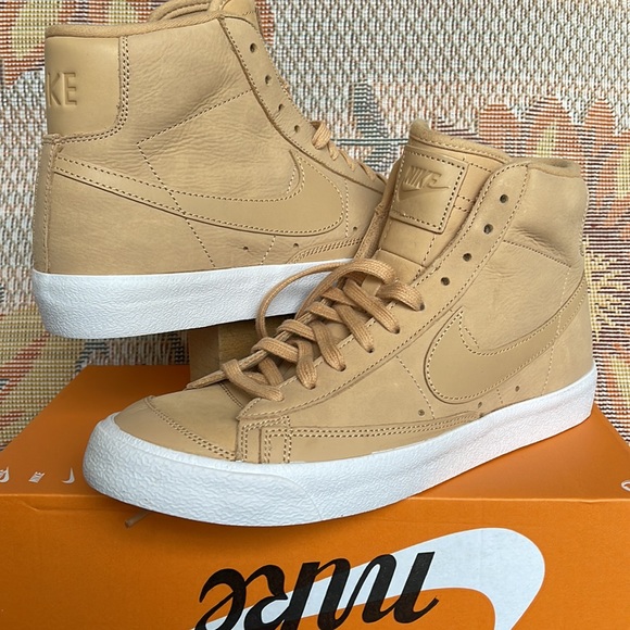 Nike Men’s BLAZER MID PREMIUM MF
VACHETTA TAN/ACHETTA TAN
DQ7572 200 sneakers••• - Picture 2 of 16